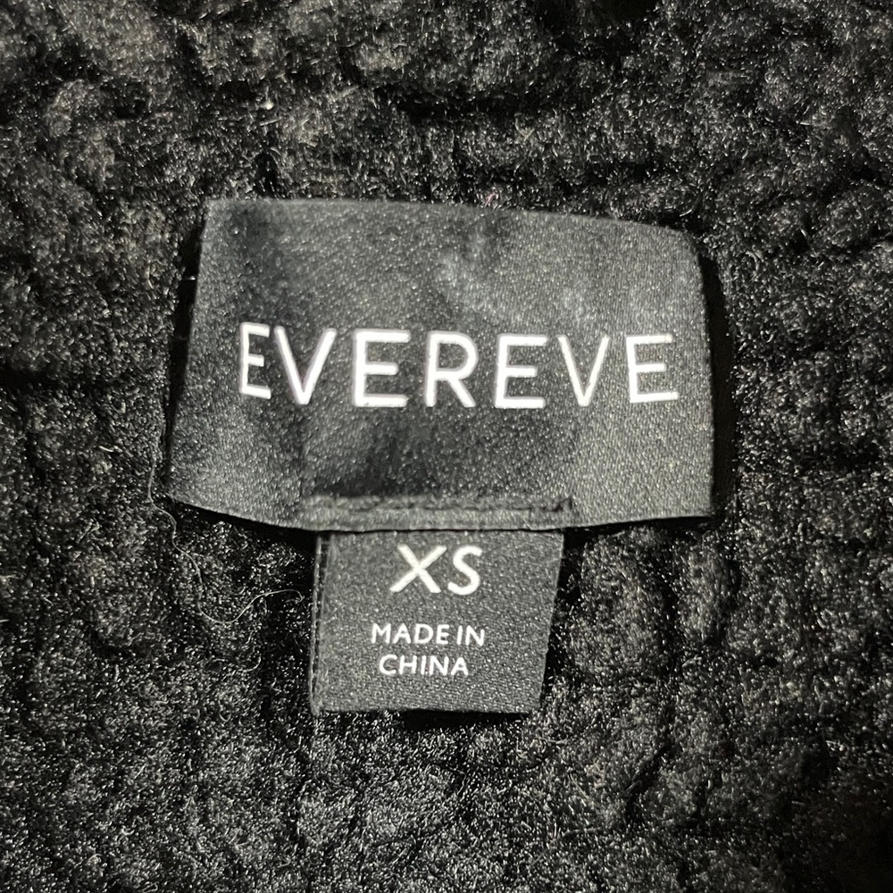 Evereve Black Quilted Puffer Jacket - Picture 2 of 5